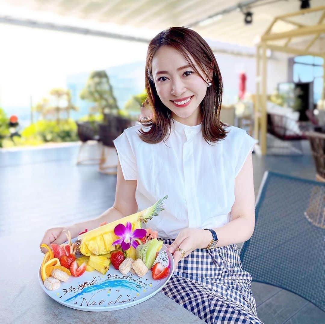のインスタグラム：「ありがとう🌻☀️ . 先日、大好きなみんなが、私とまなちゃんのお誕生日をお祝いしてくれました🥺❤️  最近の我々のプレゼント交換はリクエスト制になったので、エルメスのモザイクシルバーのティーカップとかを買いたくて、お揃いのお皿をおねだり😍 お皿も枚数揃えていきたいなー🤍  まなちゃんともお揃い🤍 嬉しいなぁ🥺✨ 大切に使います🎁  会うといつも楽しくて、時間があっという間！！！ いつもありがとう❤️ @yuisho_ri  @ayumi_yasuoka  @mai_morishita  @manahosokawa   #お誕生日会 #お誕生日プレゼント #hermes #仲良し#ありがとう」
