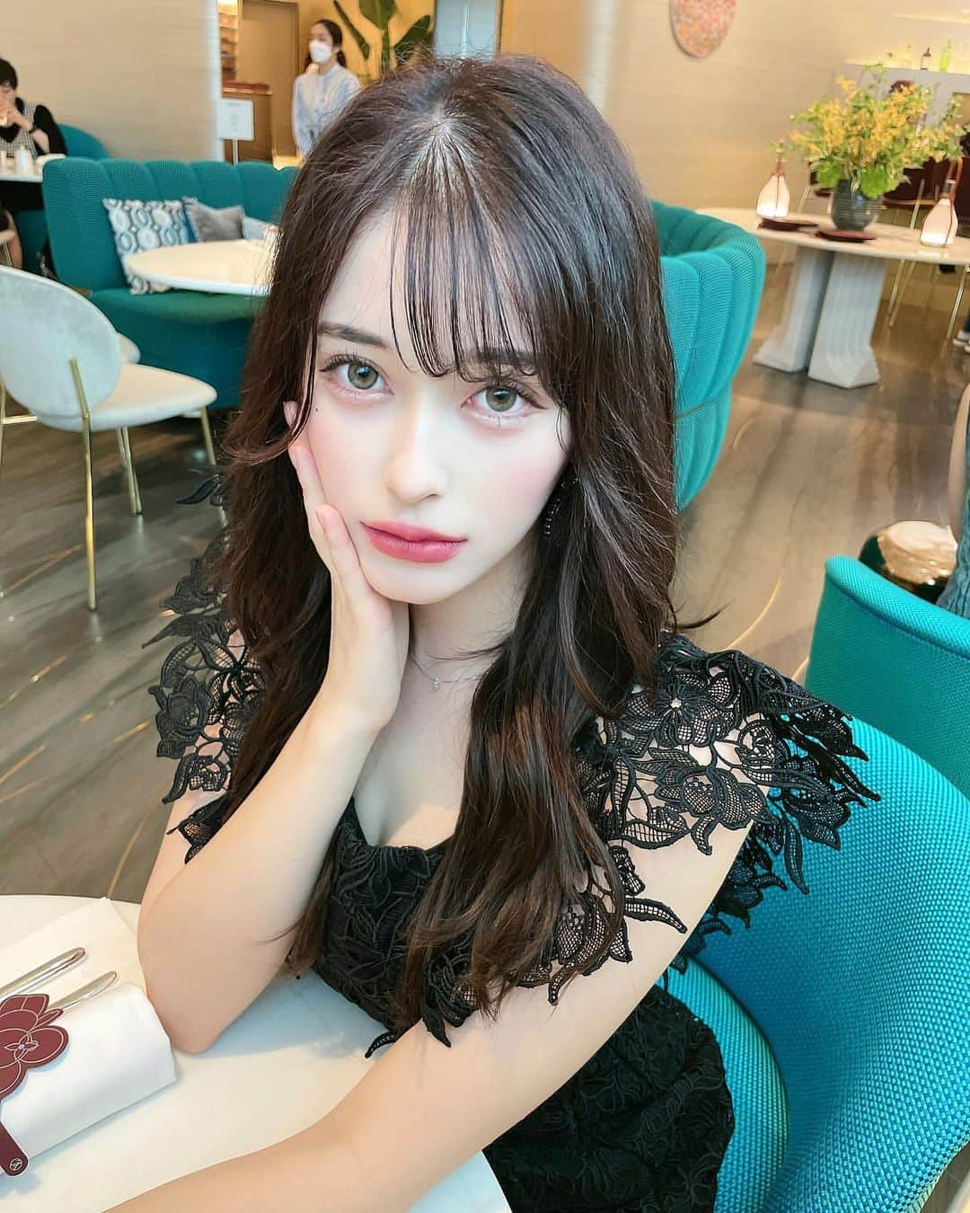 美女美容事情さんのインスタグラム写真 - (美女美容事情Instagram)「《上品なカフェ巡り✨☕️》 *⁠ 今回ご紹介させて頂きますのは!!👀❤︎⁠⠀ きゃささん< @kykyky0618 > ⁠の素敵なお写真📸⁠⠀⁠⠀⁠⠀⁠ *⁠⠀⁠⠀⁠⠀⁠⠀ 日本人離れした美しい顔立ち💖 見つめられるとドキッとしますね☺️✨ *⠀⁠⠀⁠⠀⁠⠀⁠⠀ きゃささん< @kykyky0618 > ⁠⠀⁠⠀⁠⠀⁠⠀ 素敵な投稿ありがとうございました☺️📸✨ *⠀⁠⠀⁠⠀⁠⠀⁠⠀ きゃささんのアカウントには他にも素晴らしい投稿が沢山ありますので是非覗いてみてくださいね💁‍♀️💙⁠⠀⁠⠀⁠⠀⁠⠀ *⠀⁠⠀⁠⠀⁠⠀⁠⠀ △▼△▼△▼△▼△▼△▼△▼△▼△▼ ⁠⠀⁠⠀⁠⠀ ❤🧡💛「美女美容事情」💚💙💜⠀⠀⠀⠀⠀⠀⠀⠀⠀⠀⠀⠀⠀⠀⁠⠀⁠⠀⁠⠀⁠⠀⁠⠀ 👇掲載ご希望の方は👇⠀⠀⠀⠀⠀⠀⠀⠀⠀⠀⠀⠀⠀⠀⠀⁠⠀⁠⠀⁠⠀⁠⠀⁠⠀ @b_b_j.jタグ付けと🖤 # ビジョビ ⁠⠀ 🖤タグ付けお願いします✨⠀⠀⠀⠀⠀⠀⠀⠀⠀⠀⠀⠀⠀⠀⠀⁠⠀⁠⠀⁠⠀⁠⠀⁠⠀ △▼△▼△▼△▼△▼△▼△▼△▼△▼ ⁠⠀⁠  #美女 #美容 #ヴィトンカフェ #カフェ #銀座 #銀座カフェ #カフェ巡り #カフェ女 #黒コーデ #ファッション #cafe」7月28日 17時30分 - b_b_j.j