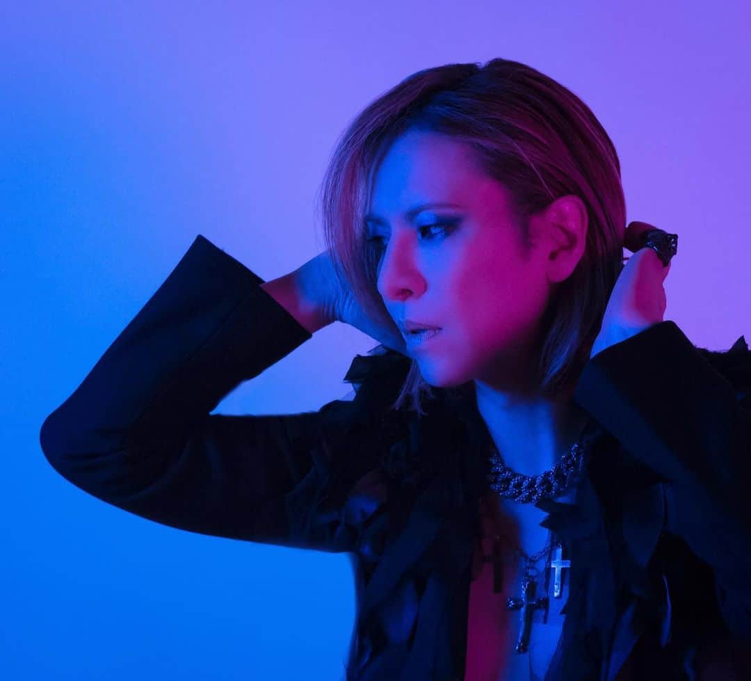 のインスタグラム：「XY !  from #xy #photobook #写真集 #yoshiki #xjapan  https://bookclub.kodansha.co.jp/product?item=0000190252」