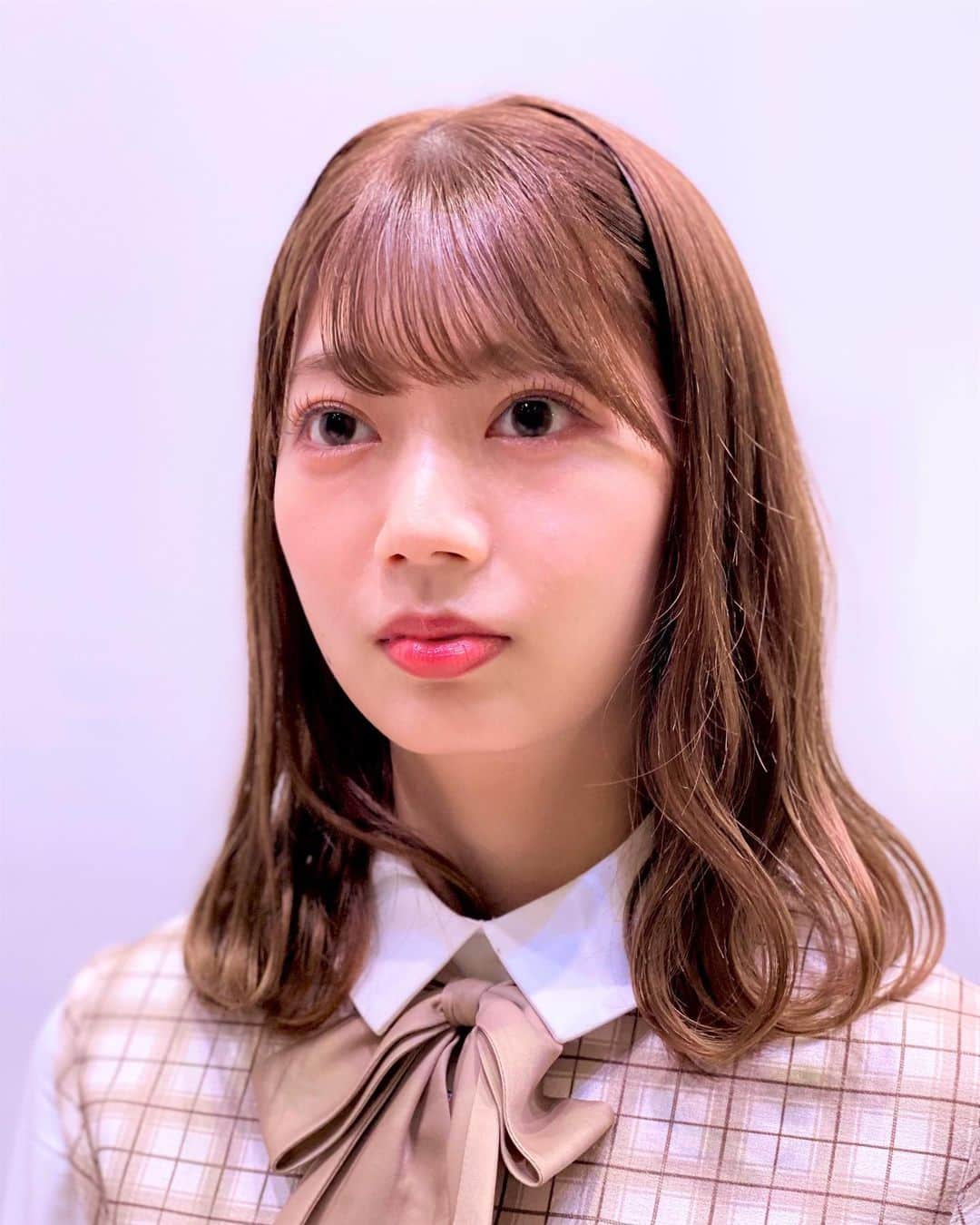 のインスタグラム：「日向坂46  高本彩花  #アポ無しで来た来客に一歩も引かない受付嬢  #靴の中に小石が入っているのをいつ取り出そうかなと思いながら歩いている学生  #コンタクトレンズ初日  #リハ終わりで仮眠して本番の音で起きた瞬間  #車検に通るかドキドキしているネコバス  またラヴィット遊びにきてね  #おたけ」
