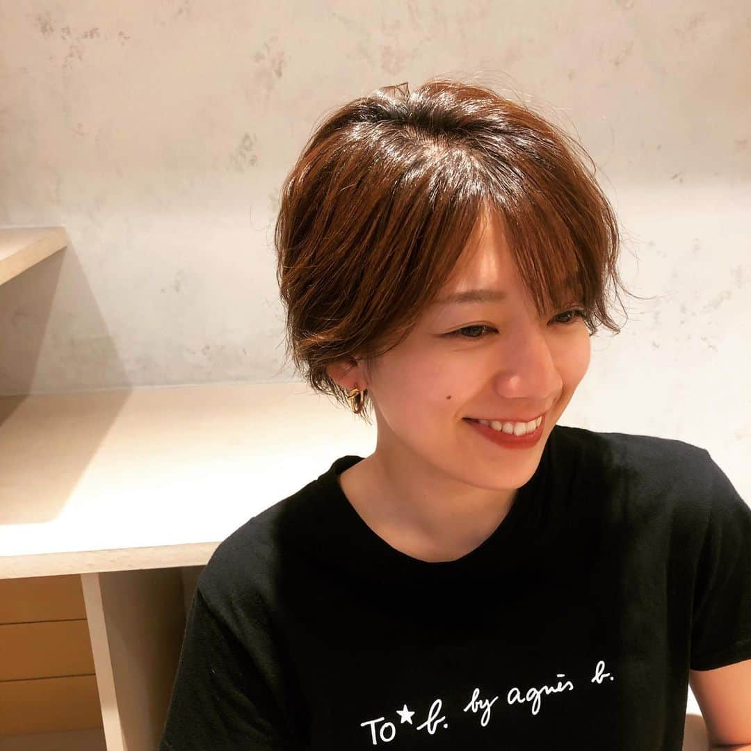 佐藤美希さんのインスタグラム写真 - (佐藤美希Instagram)「東京五輪。観たい競技が多すぎて追いつかない！テレビとスマホでWチェックしています✨ スポーツ観戦していると運動したくなるね。 ⁡ 毎日日差しが強くて、肌も髪も日に焼けてきた〜！！ ⁡ #夏だね #東京オリンピック #東京2020 #毎日感動しっぱなし #日焼けしたくないのに #赤くならずにそのまま黒くなっていく #強い日焼け止めを使うと肌荒れる #紫外線浴びすぎても肌荒れる #敏感肌の悩み」7月28日 19時14分 - satomiki0626