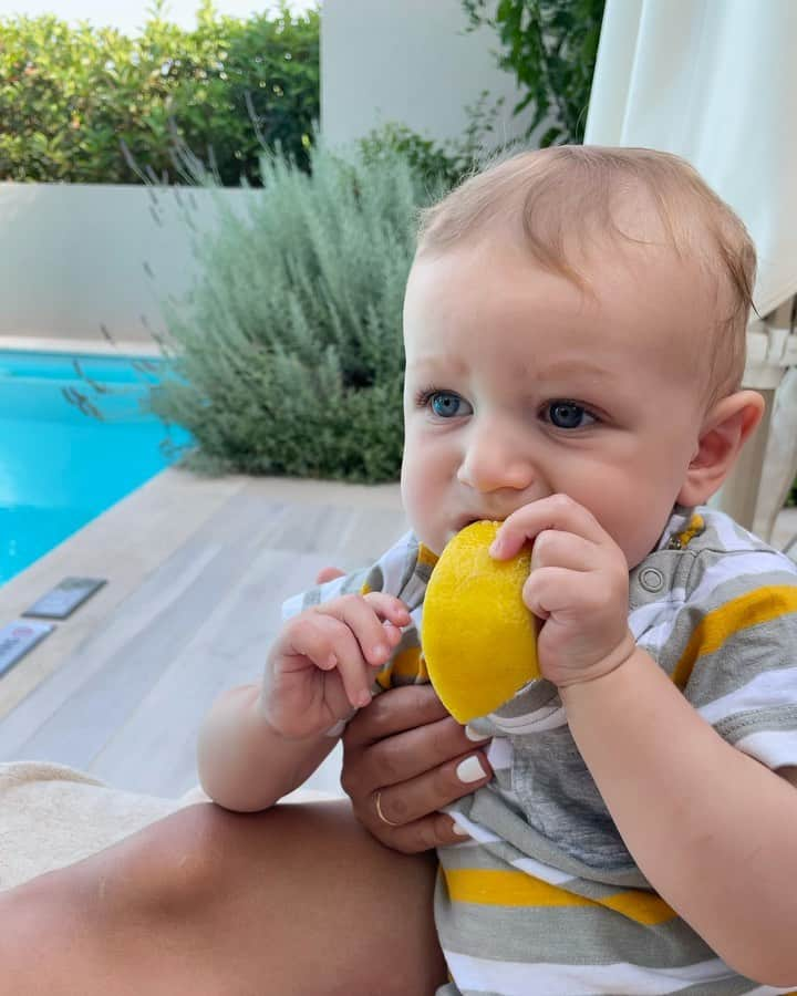 キャメロン・ファンデルバーグのインスタグラム：「When your parents give you lemons…」