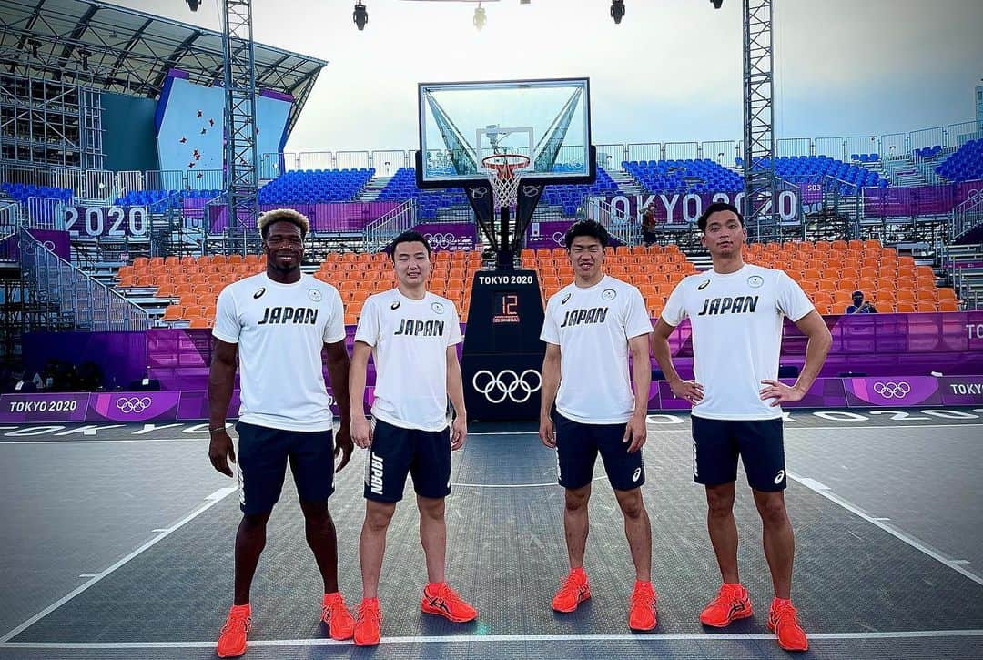 落合知也さんのインスタグラム写真 - (落合知也Instagram)「東京2020オリンピック6位で終了。 11年前ストリートボールに出会い、その中で3x3を始め、世界を相手に戦うようになり人生が大きく変わりました。 当時から夢だった東京オリンピックの舞台に立って、プレイ出来た事が本当に幸せです。 何よりもTVやSNSを通じて沢山の応援メッセージをくれた皆さんのお陰で、頑張れました。本当にありがとうございました。 夢の舞台は終わりましたが、まだまだ自分のSTREET DREAMは続きます。世界に勝ちたい。 この東京オリンピック後も続く3x3を是非一緒に盛り上げてください。 宜しくお願いします。  My Tokyo 2020 Olympics ended as 6th place. I met streetball 11 years ago. 3x3 was one of them and it was life changing for me as I started playing against the world. I am so greatful to play in my dream stage Tokyo Olympics.  I want to say thank you to all of you who supported me. Message through TV and social media pushed me more than anything. My dream stage is finished but my STREET DREAM goes on. I want to win against the world.  Please keep supporting and keep up 3x3 after Tokyo Olympics. Thank you. #3x3 #tokyo2020 #olympics」7月28日 20時52分 - ud_worm91