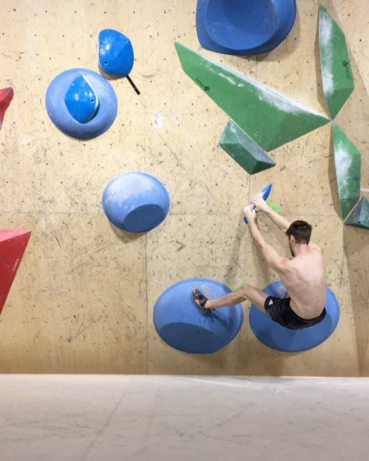 ヤン・ホイヤーのインスタグラム：「Great session at @bpump_ogikubo 🙏 @madrockclimbing」