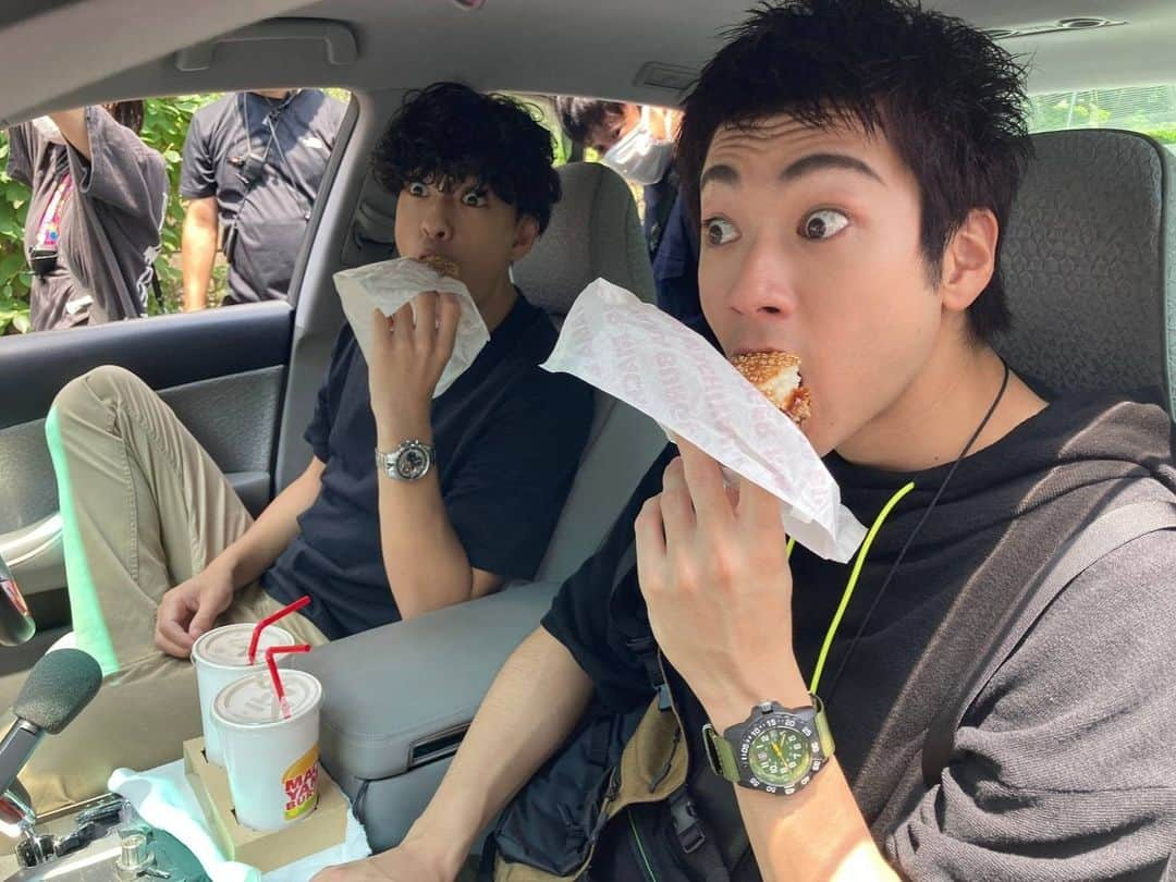 山田裕貴さんのインスタグラム写真 - (山田裕貴Instagram)「#ハコヅメ 山田役の山田です ２２時から第４話  先輩ペアの源さんです  @hakozume_ntv」7月28日 21時11分 - 00_yuki_y