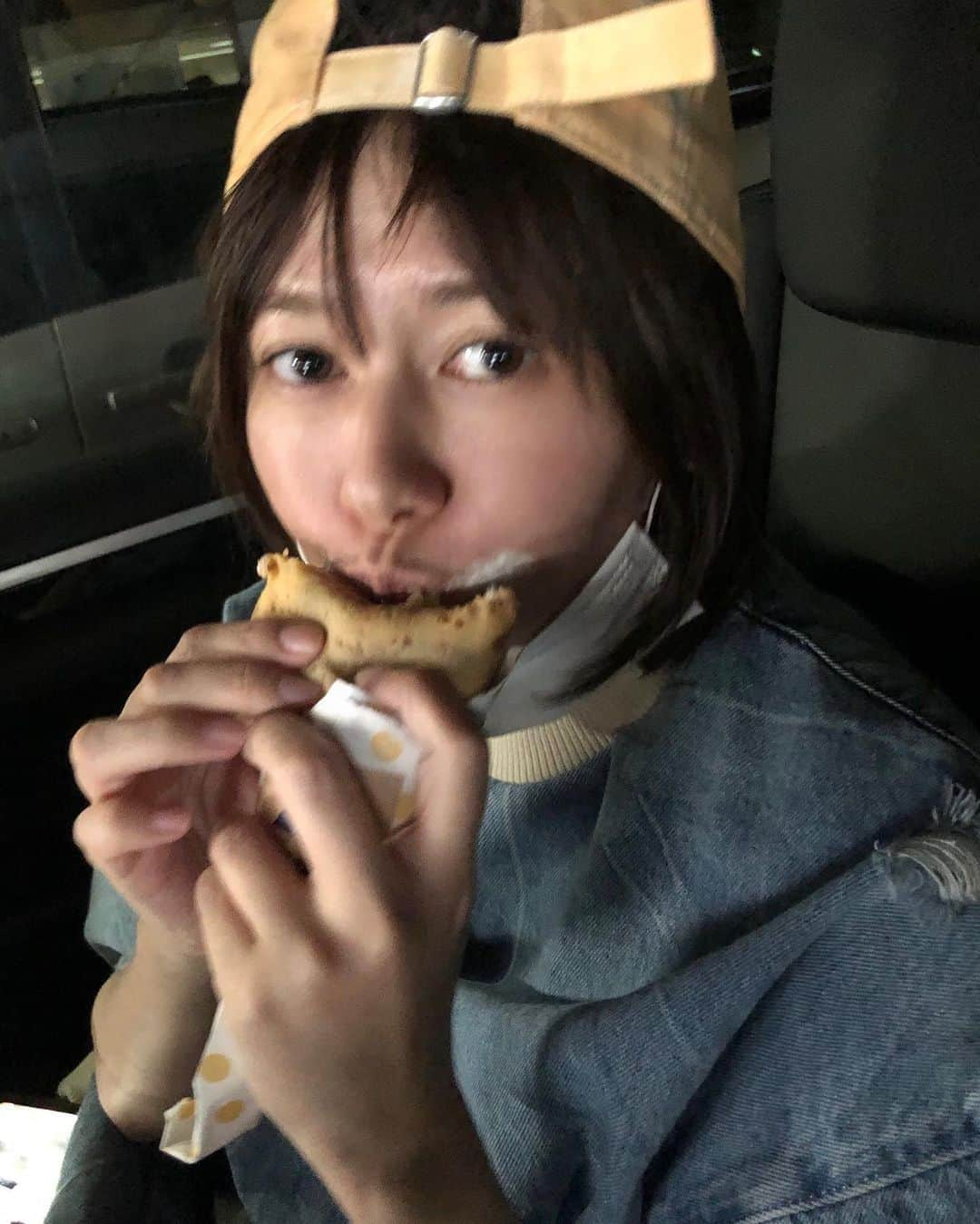 真木よう子さんのインスタグラム写真 - (真木よう子Instagram)「先日、ずっと我慢していた甘いものを子供のようにはしゃいで食べていた一枚🤫  I'll give you a valuable off-shot.  #真木よう子 #yokomaki」7月28日 21時13分 - yokomaki_official