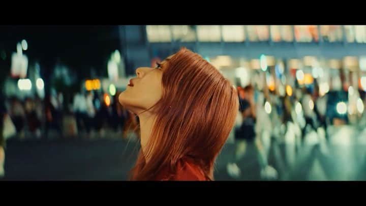 のインスタグラム：「フレンズ新曲「東京今夜」のMusic Videoが公開されました！ 監督はテルさん @teru___1985 ✨ テルさんの世界観とこの曲が混ざり合ったらすごいことになるのでは…！とお声がけさせてもらいました！出来上がりを見てもう…最高としか言いようのない、東京の夜がここに生まれました…🥺それぞれの東京を思い浮かべながら是非とも見てほしい！  そしてテルさんを紹介してくれた私の友達、野島良太くん (@ryota_nojima )にも出演してもらいました✨いつか一緒になんかやりたいねーなんてよく話していたので念願かなって嬉しい！！ そしてそして、このMVの世界観に合いそうだなと、是非とも出てもらいたいなと、声かけさせてもらって快く引き受けてくれたCHiNPAN&なつきくん夫婦(@13chinpan )&(@john_natsuki )ありがとう🥺✨ SAYAKA YAMATOさん, YUIさん, Lilikaさん, Gen-chanさん, kazushiさんもありがとうございました🥺✨  東京今夜 @friends_jpn  Director:TERU (HOLONIX) Director of Photography:Koretaka Kamiike AC:Hikaru Tsuchida Hair&Makeup:Eriko Yamaguchi Stylist (Ryota Nojima):Kai Shuhei Colorist:Hajime Kato (Is'eye) Producer:Yuya Sato(HOLONIX) Production Manager:AZU(HOLONIX),Nono Murata(HOLONIX)  Production:HOLONIX  Cast：Ryota Nojima, SAYAKA YAMATO, YUI, Lilika, NATSUKI FUJIMOTO, CHiNPAN, Gen-chan, kazushi」