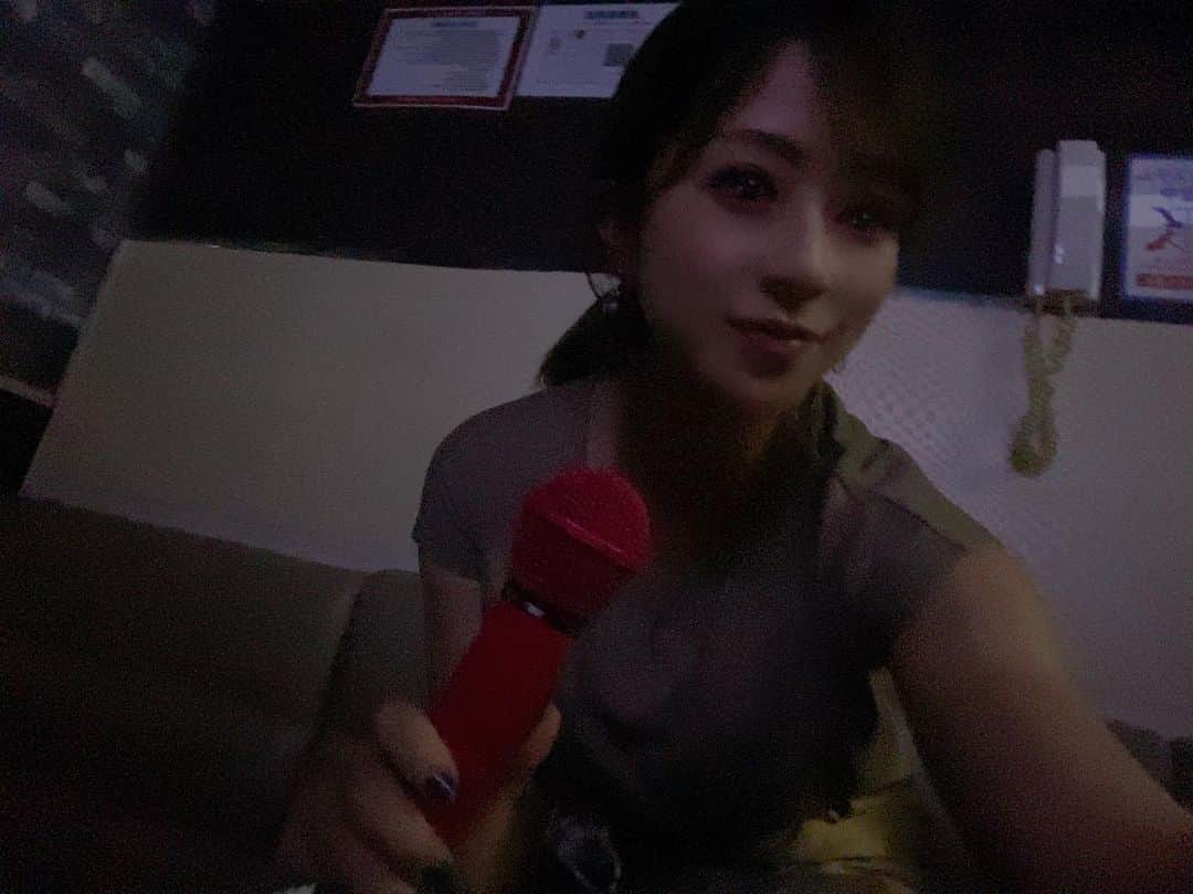 青木茉里奈のインスタグラム：「⛳️🍃 今日のラウンドは、71(33.38)でした🏌️‍♀️フィーリング的にはまずまず！調子は良いです。少し調整したら絶好調までもっていけそう！ 来月に向けて、まだここを保ちたい。 スタートが早かったので、久しぶりにアロマオイルリンパマッサージにも行けました✨ いつ振りかな？1人カラオケで1時間だけ発散したので、明日に備えてまたセルフケアして寝ます💤 ・ goodnight🌙 _ _ _ _ _ _ _ _ _ _ _ _ _ _ _ _ _ _ _ _ _ _ _ _ _ _ _ _ #golf #training #oilmassage」