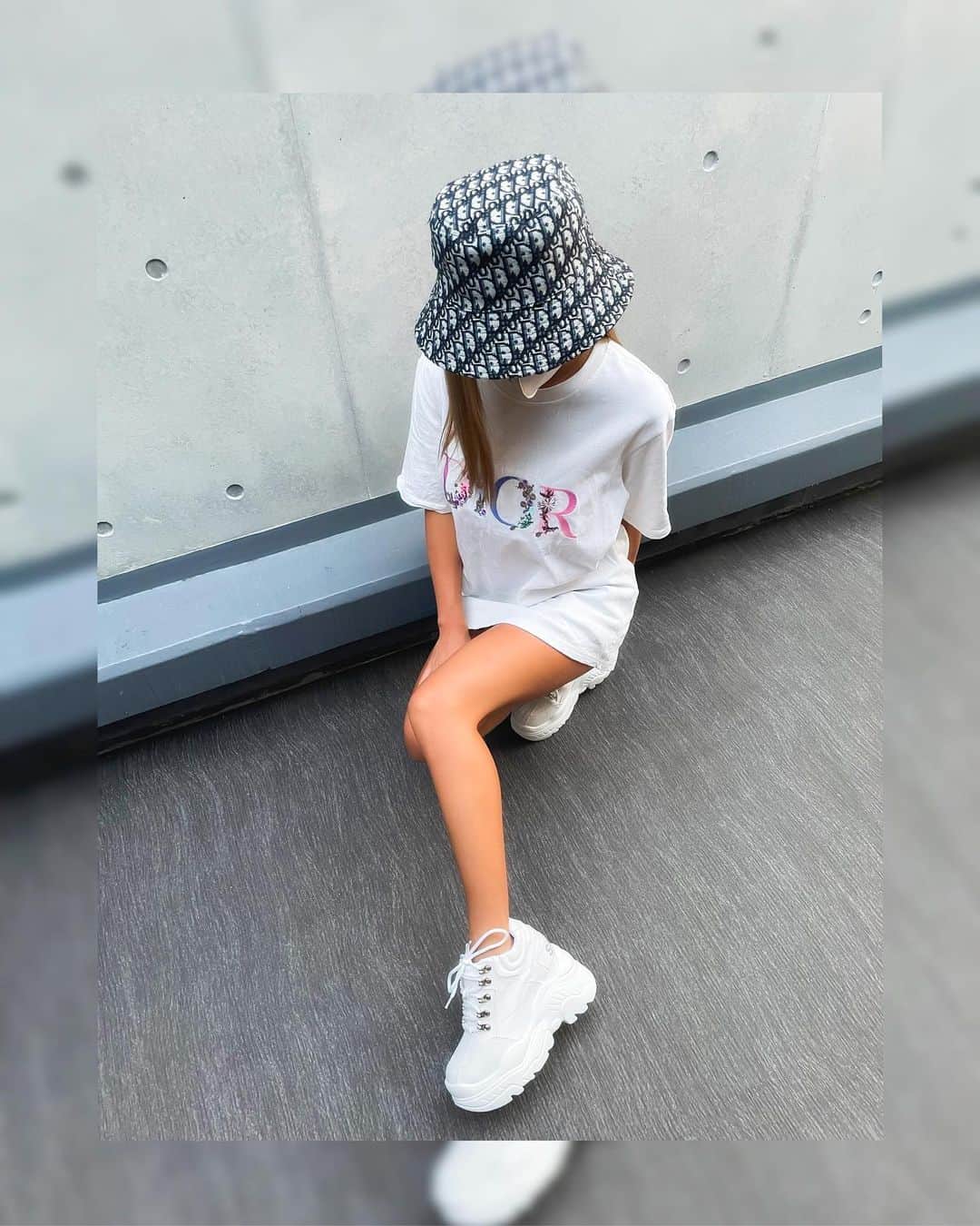 さあちゃむ.のインスタグラム：「🤍  @shaon.official さんの 鬼盛れ厚底スニーカー👟♡  過去一盛れる😂💓  #スニーカー #SHAON #厚底スニーカー」