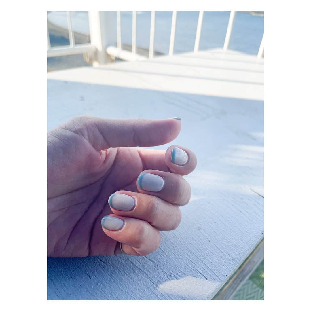 土井地恵理子のインスタグラム：「・ MY NAIL  今回は細フレンチ。 前回の🌙と雫も好きだったな〜。  thanks❤︎ @booknail   #nail #ジェルネイル #ネイル」