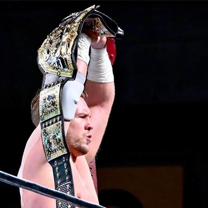 ウィル・オスプレイのインスタグラム：「Undefeated.」