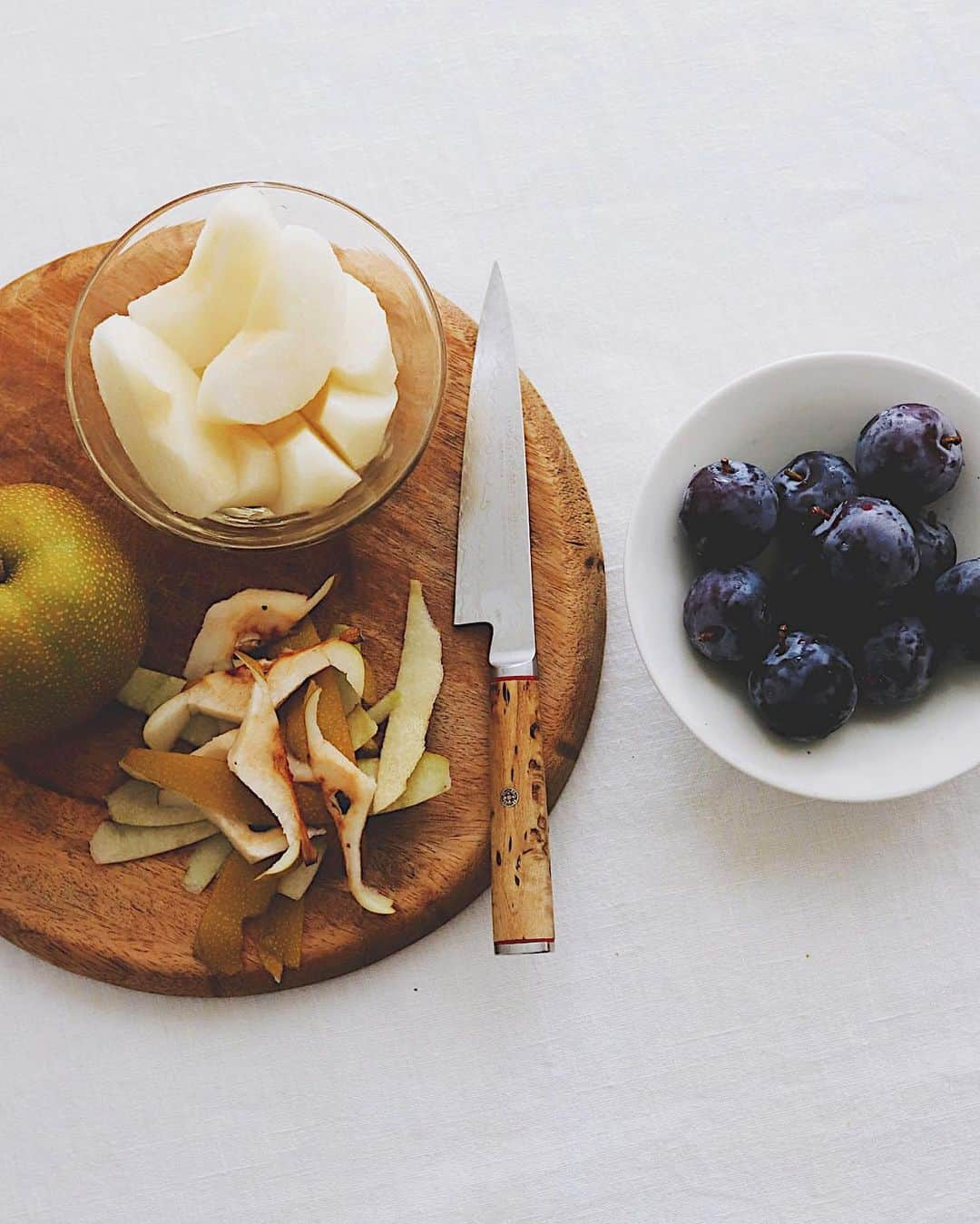 樋口正樹さんのインスタグラム写真 - (樋口正樹Instagram)「Breakfast fruits . 今朝は果物２種で、 千葉県産の幸水と 長野県産プルーン。 . . #くだものがかり #プルーン #梨 #幸水 #朝のフルーツ #朝の果物 #果物 #fruits #breakfastfruits」7月29日 7時56分 - higuccini