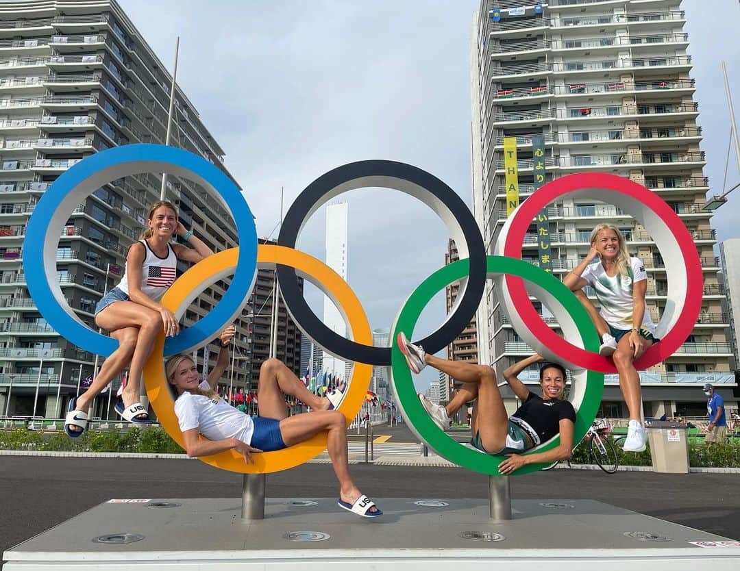のインスタグラム：「I don’t always hang out with my friends in Tokyo, but when we do we just casually drape ourselves through any Olympic Rings we can find @corymcgeeruns @domscottrunsa @aishapraughtleer (Also swipe to see joe photoshopped into our group pic 🤣). Action starts tomorrow with Dom in the 5k, then I’m in the steeple on August 1st, then Aisha and Cory in the 1500m on August 2nd! #olympics #tokyo #teamboss」