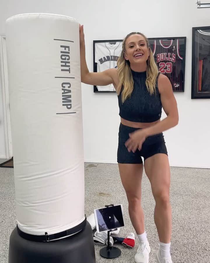 Paige Hathawayのインスタグラム：「Drop a 🥊 below if you’ve tried boxing!  If you’ve NEVER tried boxing is it because you thought you would look silly not knowing the form / technique?  I’ve really been enjoying @fightcamp so much! I’ve been following one of the “paths” like the prospect path and working on learning the form of boxing. Here I’m doing chapter 3 which is the tutorial on slips and rolls.  I love that @FightCamp is aimed at teaching you how to box and reinforcing the technique you’re learning with great workouts. This style of training has me feeling like the champ!! Even Floyd MONEY Mayweather joined the @FightCamp movement! COMMENT BELOW if you think he’s the greatest boxer of all time!!  Join @fightcamp TODAY and receive FREE SHIPPING!」