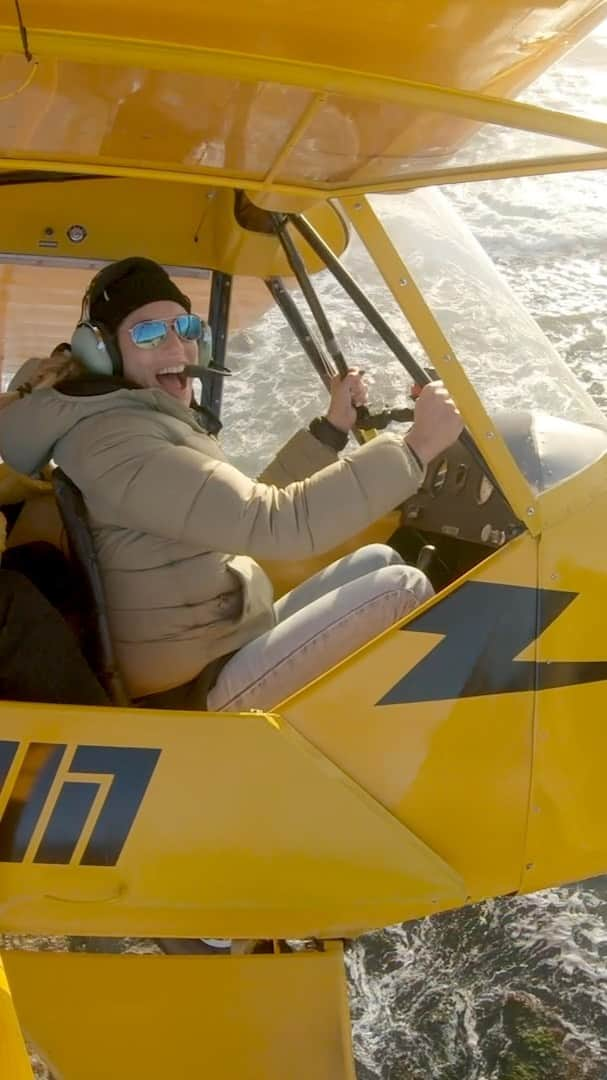 ヴァレンティン・トーマスのインスタグラム：「@tuckersairpatrol took me on a ride in a J3 Piper Cub in Santa Cruz last December. We flew by the waves, grazed the brussel sprout fields and spun all over the sky. The beauty of the cliffs, sunset, forest and ocean actually made me cry (and I’m NOT a cryer at all). It was a true mind-blowing moment.   Powered by @pescavore_seafood」