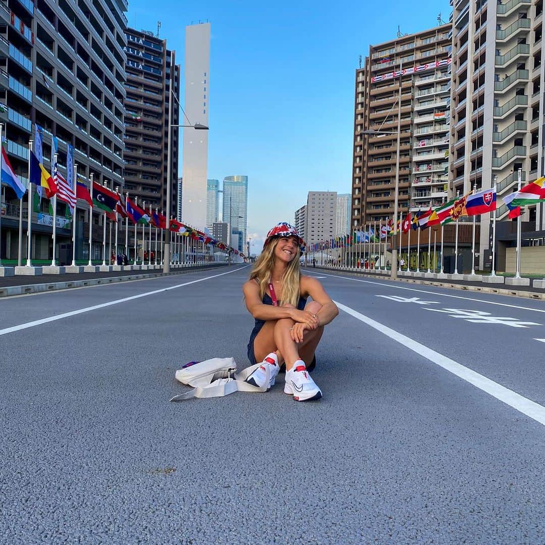 キャロライン・マークスのインスタグラム：「Exploring Tokyo.. thanks for being my tour guide @_taarra_ 🤪」