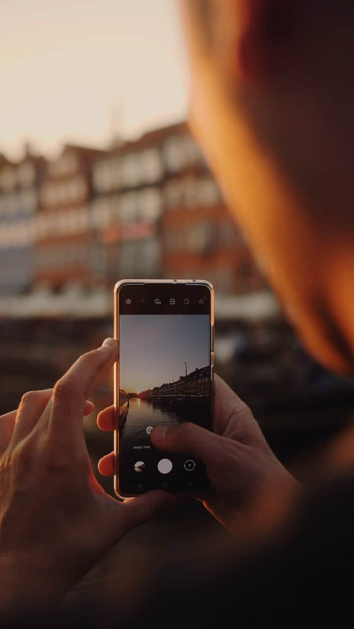 Thomas Kakarekoのインスタグラム：「Anzeige - Showing some of my favorite #GalaxyS21Ultra features while roaming around Copenhagen:   Hyperlapse  Super Steady  Space Zoom   What‘s your favorite feature?  #withGalaxy #TeamGalaxy @samsunggermany」