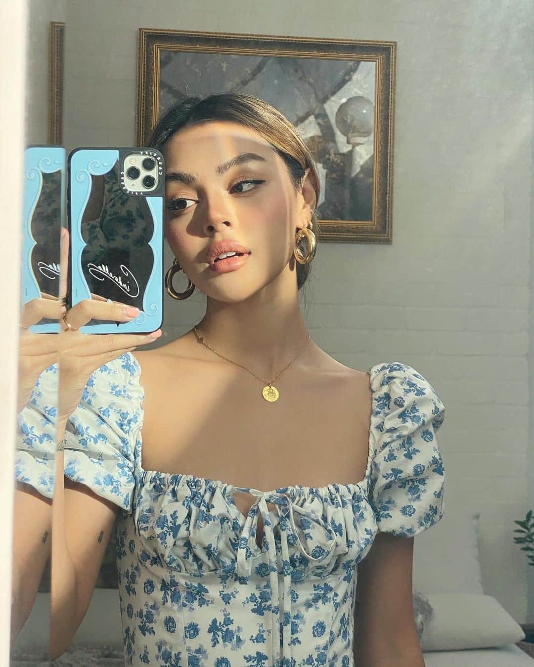 リリーマイマックのインスタグラム：「The new @casetify x Disney collaboration! I chose Cinderella as my favourite princess as she was someone I looked up to growing up. She taught me to never give up on your dreams even if you are in difficult circumstances. She was always optimistic and kind which is what I strive to be. @Casetify_au @Casetify_colab #BeYourOwnPrincess #DisneyPrincessxCASETiFY」