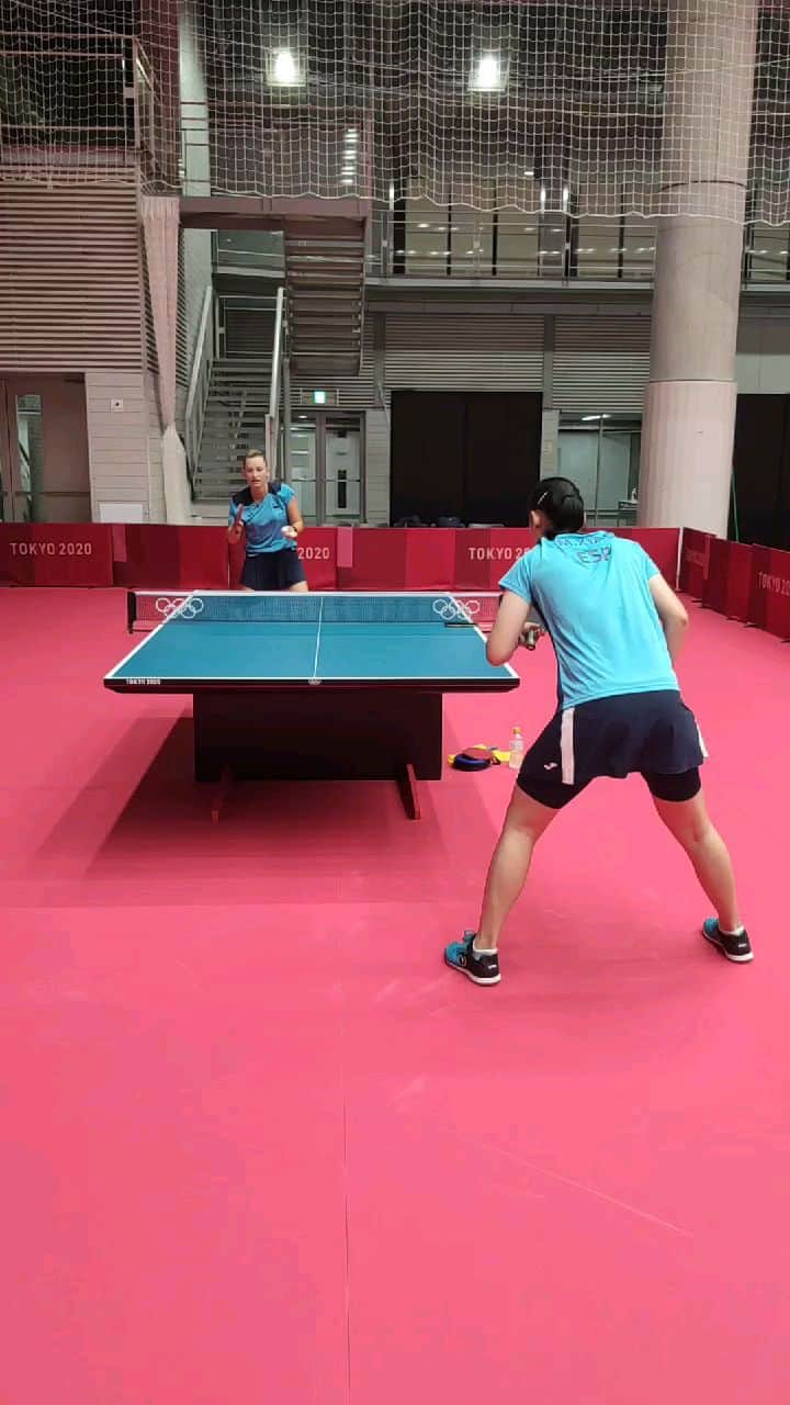 ガリア・ドボラクのインスタグラム：「🥵 Training with @mariaxiao 🥵 🏓 #tabletennis #tokyo2020 #olympics #pingpong」