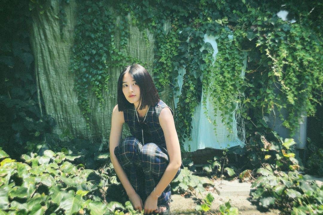 青野楓のインスタグラム：「photo by @djrico_jp   一緒にかき氷たべにいったひ♡  #作品撮り#作撮り#nike#ブルーカエデ#フィルム#フィルムカメラ#ee35film」
