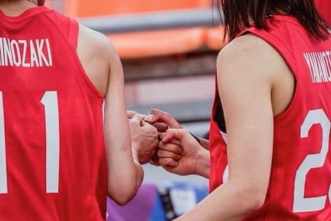 篠崎澪のインスタグラム：「⁡ 東京2020オリンピック3𝘹3 5位 ⁡ 皆様たくさんの応援本当にありがとうございました！皆様の応援しっかり届いていました！ ⁡ 悔しい。 でも最高に楽しかった！ 結果には満足していませんが、 これが今の素直な気持ちです ⁡ これまで一緒に練習してきた仲間の想い、 練習相手になってくださった方々の想い、 日本で3𝘹3を広め、発展させ歴史を作ってきてくださった方々の想い、 たくさんのサポートをしてくださった方々の想い、 全ての方々の想いに結果で応えたかった… ⁡ でも、日本の3𝘹3はまだまだ強くなれる、もっもっとできると感じた大会でした ⁡ 本当にたくさんの方々におかげで夢だったオリンピックの舞台に立つことができました！ 本当にありがとうございました🙇‍♂️ ⁡ この貴重な経験を糧に まだまだここから‼︎ ⁡ #やっぱり静電気には勝てない💡 #小学校の文集より」