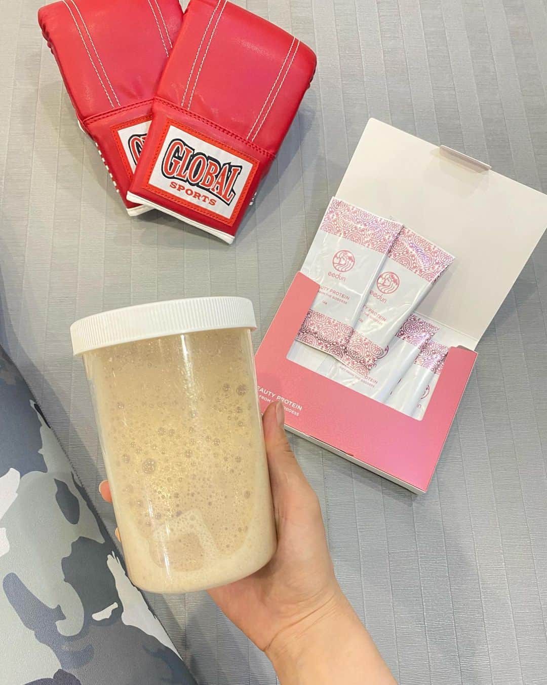 高橋としみさんのインスタグラム写真 - (高橋としみInstagram)「毎日暑いですなー💦💦 皆さん熱中症気をつけてくださいね😊 私も暑さに負けず運動がんばってます🥊  運動後はもちろんだけど 小腹がすいた時も　@eedun のプロテイン😊 美味しいから続けられる！  指定添加物を一切含んでないから安心👍 体重ちょっと増えてたけど戻せました😆  #eedunプロテイン #eedunprotein #美容健康 #beautyprotein #理想の体へ #eedun #無添加 #無添加食品 #安心安全 #美容 #健康 #通販 #ダイエット #お取り寄せ #pr」7月29日 12時10分 - toshimi_1002