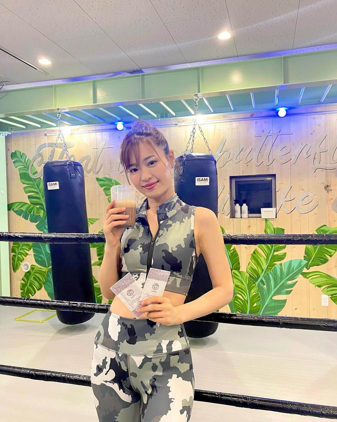 高橋としみさんのインスタグラム写真 - (高橋としみInstagram)「毎日暑いですなー💦💦 皆さん熱中症気をつけてくださいね😊 私も暑さに負けず運動がんばってます🥊  運動後はもちろんだけど 小腹がすいた時も　@eedun のプロテイン😊 美味しいから続けられる！  指定添加物を一切含んでないから安心👍 体重ちょっと増えてたけど戻せました😆  #eedunプロテイン #eedunprotein #美容健康 #beautyprotein #理想の体へ #eedun #無添加 #無添加食品 #安心安全 #美容 #健康 #通販 #ダイエット #お取り寄せ #pr」7月29日 12時10分 - toshimi_1002