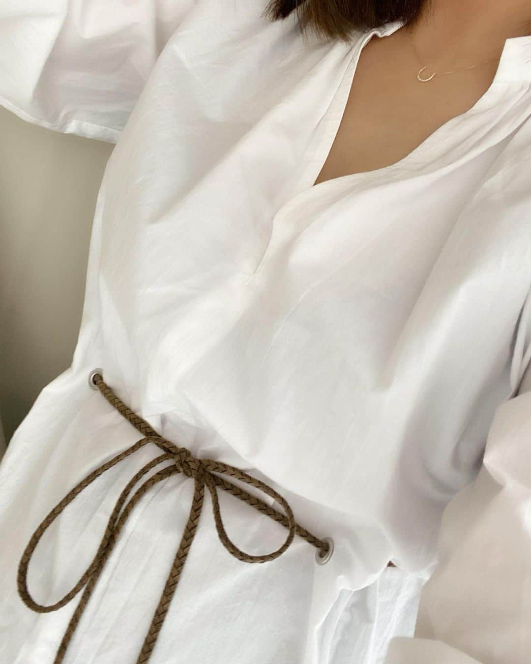 山本いさ奈さんのインスタグラム写真 - (山本いさ奈Instagram)「🥼 シンプルにシャツが好き🤍  #白シャツ」7月29日 12時53分 - _____isana_____