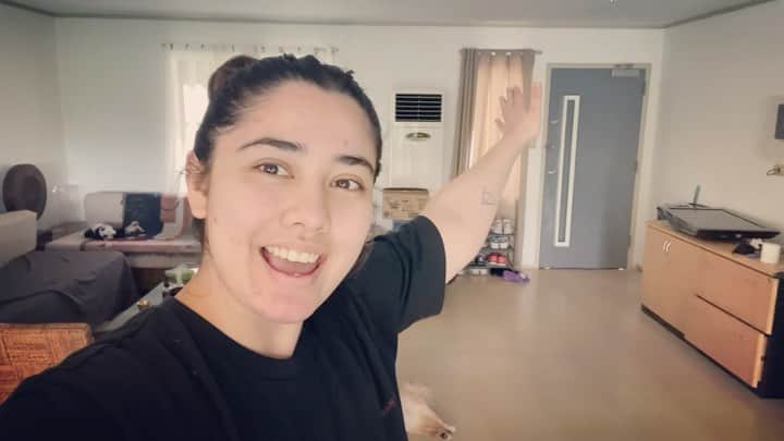 ローレン・ヤングのインスタグラム：「BYE MANILA! HELLO SUBIC BAY!!! New house tour is finally on the vlog and I talk about why I moved!! ❤️   Link in bio!!!」