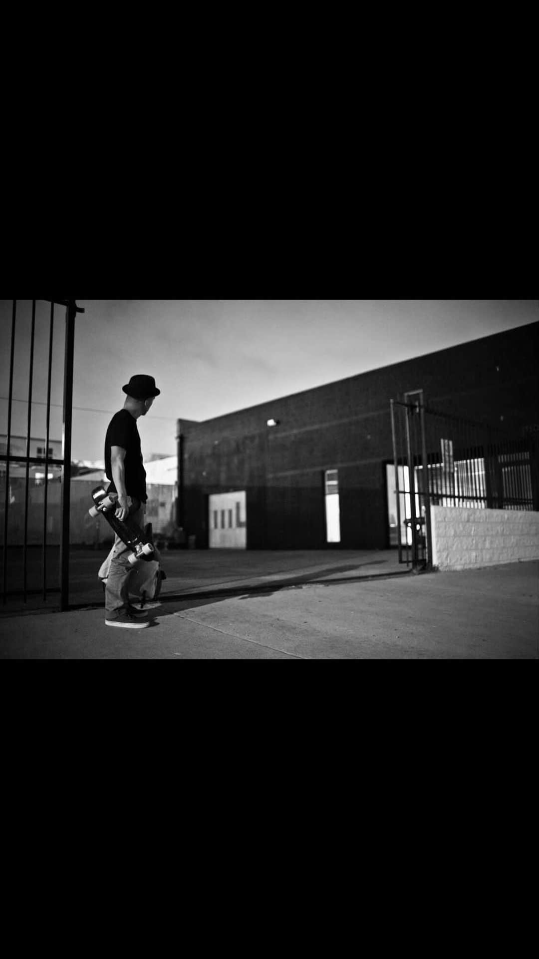 ショーン・エバリストのインスタグラム：「Please read my previous post in reference to this video here. Before the night ends, felt it was only fitting to share some past moments and a bit of the ground work that was put in with the mL community over at #11105 🌱These are actually some old clips compiled and shared for our 10 year anniversary but never posted.   I’ll be taking time to digest everything from today, I feel overwhelmingly loved and supported. 🙏🏽🙇🏻‍♂️Thank you for all the messages, words and love. Appreciate you all even just hearing me out and taking time to read and watch. 💚」