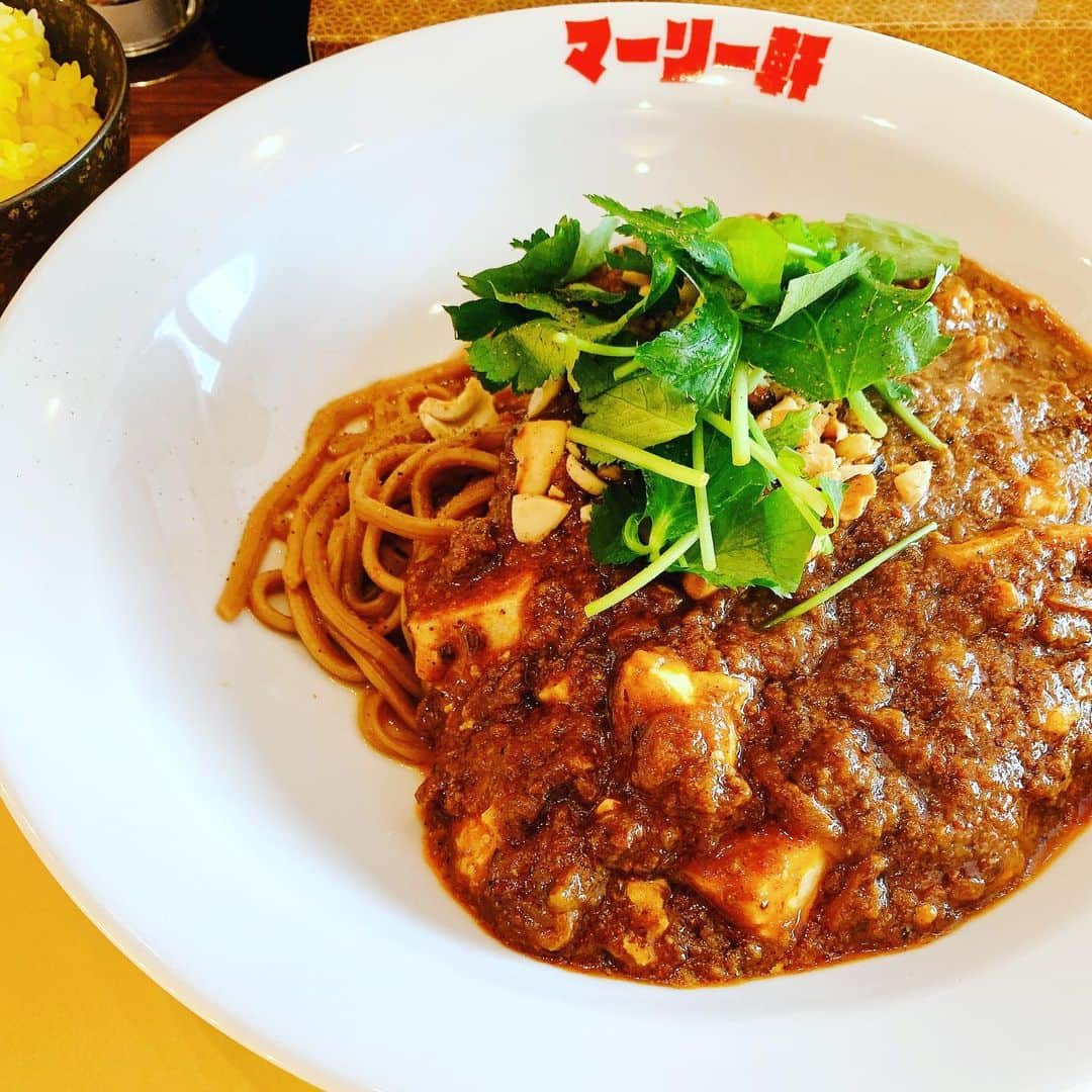 小松利昌のインスタグラム：「カレーと麻婆のコラボレーション」