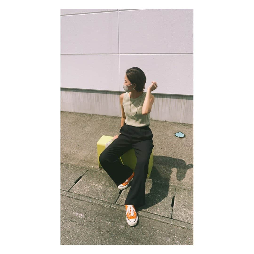 Eri Koyamaのインスタグラム：「. おひさしぶりぶり🌞 カラー合わせがしたくなるねぇ🍊🥑 最近シンプル多めだったから気分いい♡  休みが合うっていいね🤙🏻  #6ri___衣」