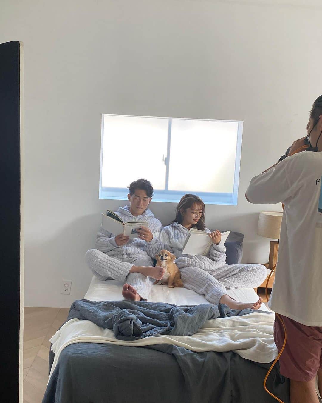 近藤千尋のインスタグラム：「#shooting 🍒 今日は息子さんも🐶一緒に❣️」