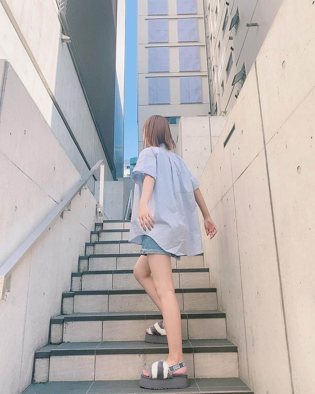 市野莉子さんのインスタグラム写真 - (市野莉子Instagram)「UGGのサンダルを りかとお揃いでゲットしたよ~🌻 めっちゃ可愛くて、お気に入り‼︎ この夏たくさん使いたい♡  #UGGJAPAN#UGGサンダル#PR #りかりこ#双子#夏#夏コーデ#ファッション#コーデ#コーディネート#サンダル#fashion#twins#ootd#me」7月29日 19時07分 - riko_ichino