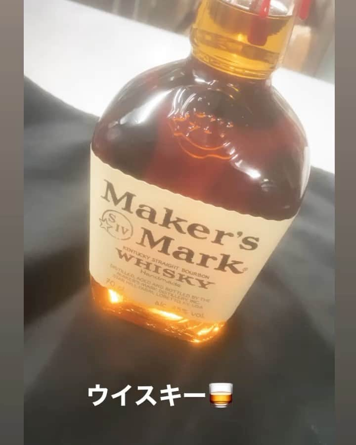 鶏っく 京橋のインスタグラム：「. こんばんは‼️ 注文される機会が少ないですが 実はMaker's Mark(ﾒｰｶｰｽﾞﾏｰｸ)のウイスキー 置いてます🔥 角もジムビームも美味いけどたまには ﾒｰｶｰｽﾞﾏｰｸどうでしょう⁉️ ロックもハイボールも最高‼️  #鶏っくやばない #鶏っく京橋 #🐓 #飲み放題 #京橋グルメ #京橋カフェ #個室居酒屋 #🍻 #ビール #プレモル #金麦 #メーカーズマーク #角ハイボール #こだわり酒場レモンサワー #ムバッペ #齋藤飛鳥やばない #猛暑 #ビアガーデン」