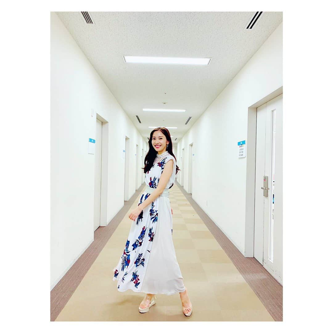 佐野ひなこさんのインスタグラム写真 - (佐野ひなこInstagram)「7/29 21:00〜OA フジテレビ 「千鳥のクセがすごいネタGP」　　  幸せ。たくさん笑えてほんとうに面白かったです。  今夜です、、  ワンピース @aula.aulaaila_official   サンダル @yelloshoes_official」7月29日 19時33分 - hinako_sano