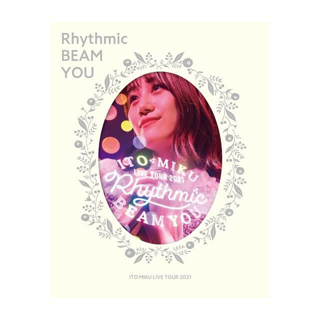 伊藤美来さんのインスタグラム写真 - (伊藤美来Instagram)「RhythmicBEAMYOU LIVE Blu-ray発売中🍇🌷🕊  絶対見てほしい映像作品になっています。特典もいっぱい😭  #みくです☺︎ #RhythmicBEAMYOU #LIVE #Blu-ray  https://columbia.jp/itomiku/disco.html」7月29日 20時08分 - itomiku_official