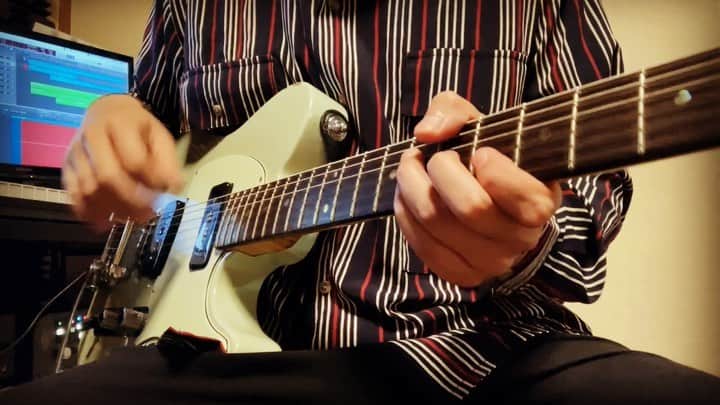 のインスタグラム：「なんか夏っぽいやつ #guitar」