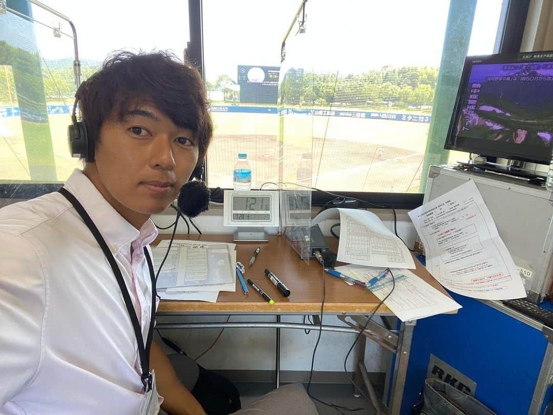 雫石将克のインスタグラム：「夏の高校野球、高知県大会⚾️  明徳義塾と高知高校の壮絶な試合でした、、、！！！！  高知県代表は明徳義塾に！  試合内容はもう語り尽くせません、、、、！  10年前、高校三年で甲子園目指していた自分が、まさか実況席に座っているとは不思議🤣  繋ぐ想い、挑む夏。  甲子園も楽しみです！  そのあとは少し！鰻を頂きました😎  #高知#明徳義塾#甲子園#高校野球#グルメ#高知#高知グルメ#寿司#寿司屋#ウナギ#鰻#野球好き#筋肉好き」