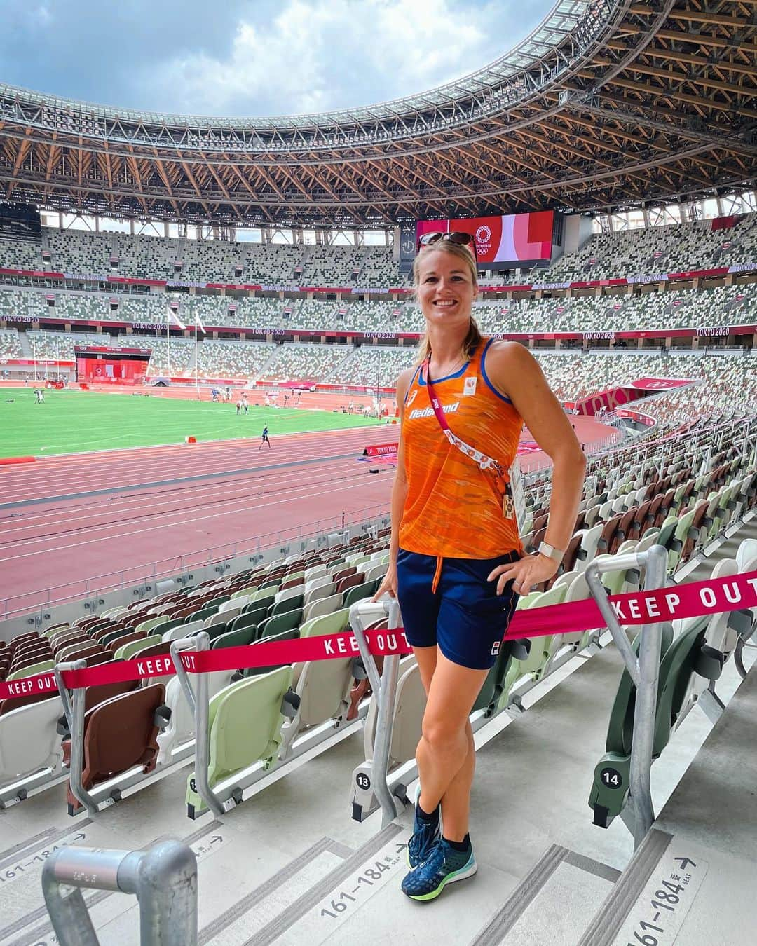 ダフネ・シパーズのインスタグラム：「First stadium check: approved! 😍 Imagine if there would be 68.000 cheering people here 😏」