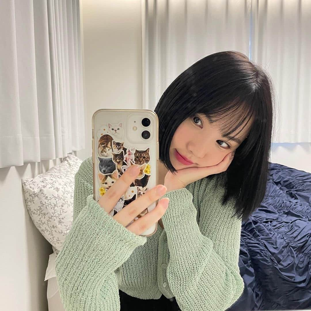 ウナさんのインスタグラム写真 - (ウナInstagram)「mirror selfie she said🤍🌻 –Nana」7月29日 22時29分 - jung.eunha