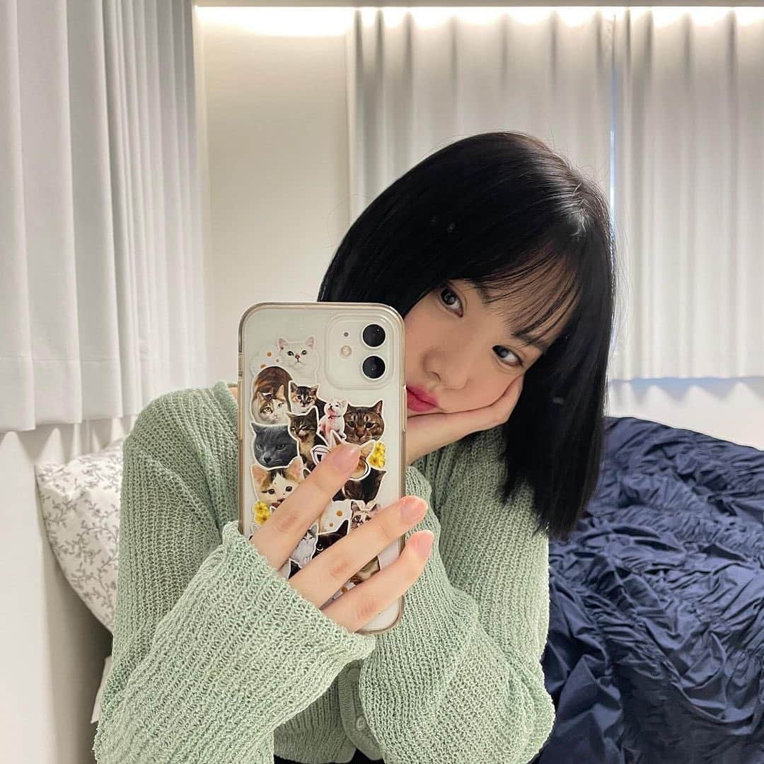 ウナさんのインスタグラム写真 - (ウナInstagram)「mirror selfie she said🤍🌻 –Nana」7月29日 22時29分 - jung.eunha