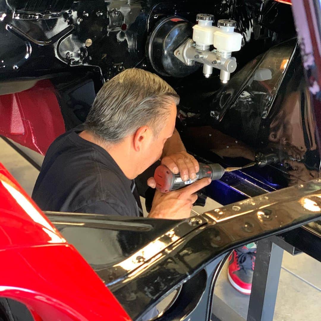 サン・カンさんのインスタグラム写真 - (サン・カンInstagram)「@ericksracing making brake lines for DocZ.」7月29日 22時34分 - sungkangsta
