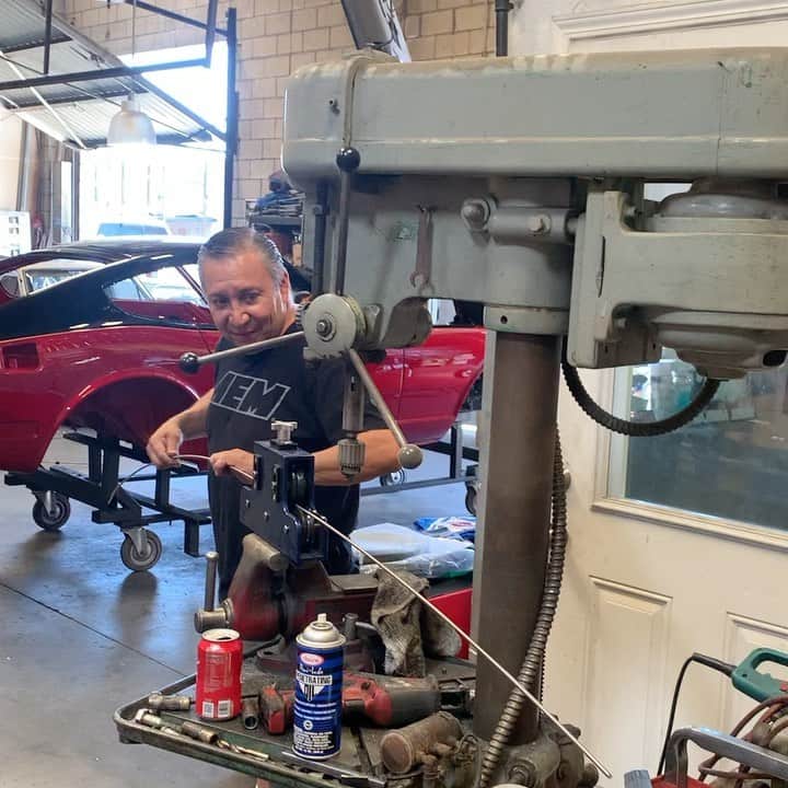のインスタグラム：「@ericksracing making brake lines for DocZ.」