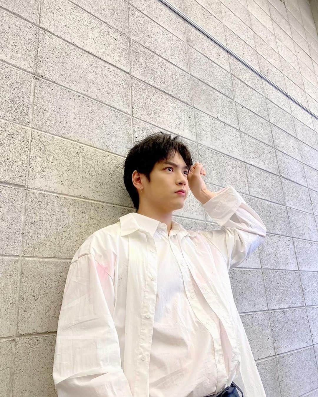 ジェヒョンさんのインスタグラム写真 - (ジェヒョンInstagram)「Today🕺🏻 . . . #엔플라잉 #NFlying #김재현 #오늘 #엔피아 #만났어요 #오늘 #옥수역귀신 #촬영중에 #멤버들 #출동 #내 #어깨 #으쓱」7月29日 22時43分 - _.kimjaehyun._