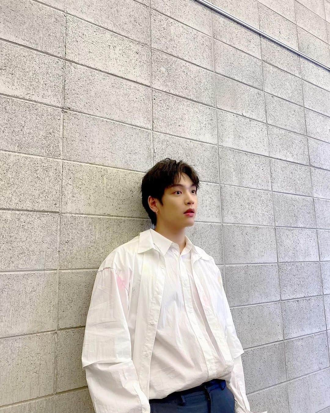 ジェヒョンさんのインスタグラム写真 - (ジェヒョンInstagram)「Today🕺🏻 . . . #엔플라잉 #NFlying #김재현 #오늘 #엔피아 #만났어요 #오늘 #옥수역귀신 #촬영중에 #멤버들 #출동 #내 #어깨 #으쓱」7月29日 22時43分 - _.kimjaehyun._