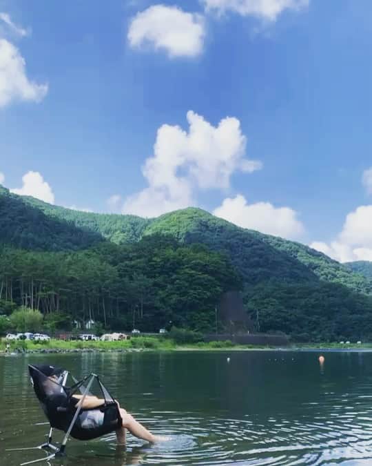 奥家沙枝子のインスタグラム：「🥱😴  #lake #lakeside #nature #summer #holiday #weekend #sunday #funday #mountain #japan #camp #キャンプ #西湖 #山梨」