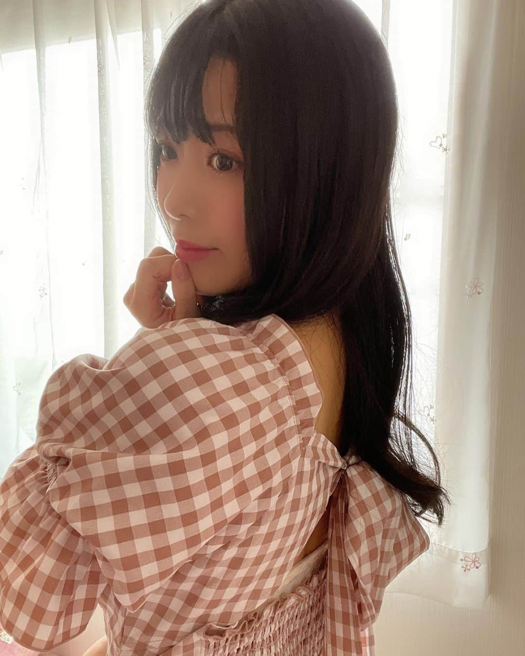 安田桃寧さんのインスタグラム写真 - (安田桃寧Instagram)「. トップス、背中のデザインかわいい🎀 前もかわいい！ #niceclaup」7月29日 23時04分 - peachpeach_o6o8