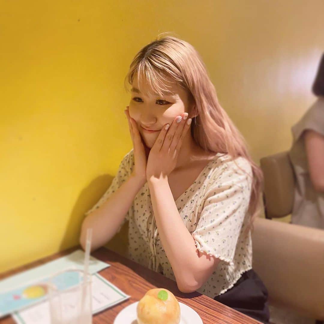 かれん（古賀かれん）さんのインスタグラム写真 - (かれん（古賀かれん）Instagram)「念願の桃を食べた🍑みりあちゃんと☺️☺️🤍」7月29日 23時33分 - lgm_karen_official