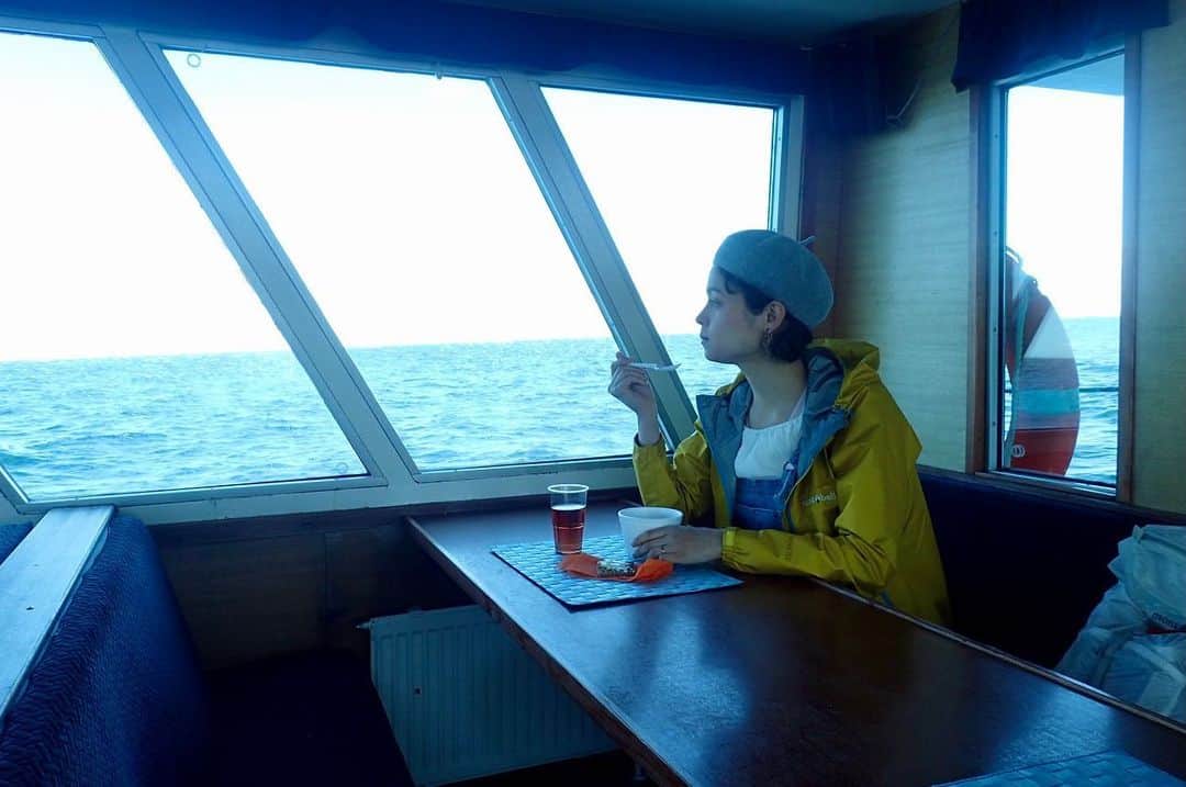 仲川希良さんのインスタグラム写真 - (仲川希良Instagram)「2度目の旅シリーズでは出演者は旅人ではなく「食べ人」 フィンランド編でも美味しいものをたーっぷりいただきました ・ 海の男が豪快に煮込むサーモンのスープ ニューノルディックキュイジーヌの流れを感じるレストランでのアートのようなディナー そして森の中で手に入れた素材で楽しむピクニック… ・ ・ 今週末に再放送があります！ ・ ２度目のフィンランド～ちょっとディープな海外旅行「おこづかい５万円で充実旅」 NHK BSプレミアム 7/31(土) 午前11:00 ~ 午後0:00 (60分) ・ 森と湖の国フィンランドへ！日本から直行便で９時間。大自然の中でユニークなサウナを体験したり、北欧デザインを楽しみながら街歩きしたり。夏しか行けない孤島の絶景も！ ・ ぜひご覧ください♩ ・ ・ #🇫🇮 #Finland #フィンランド #海外旅行 #2度目の旅」7月30日 0時09分 - kiranakagawa